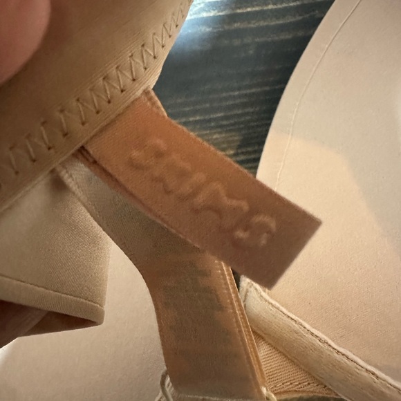 SKIMS Nude Ultimate Collection Push-Up Plunge Bra 38D - Picture 4 of 5